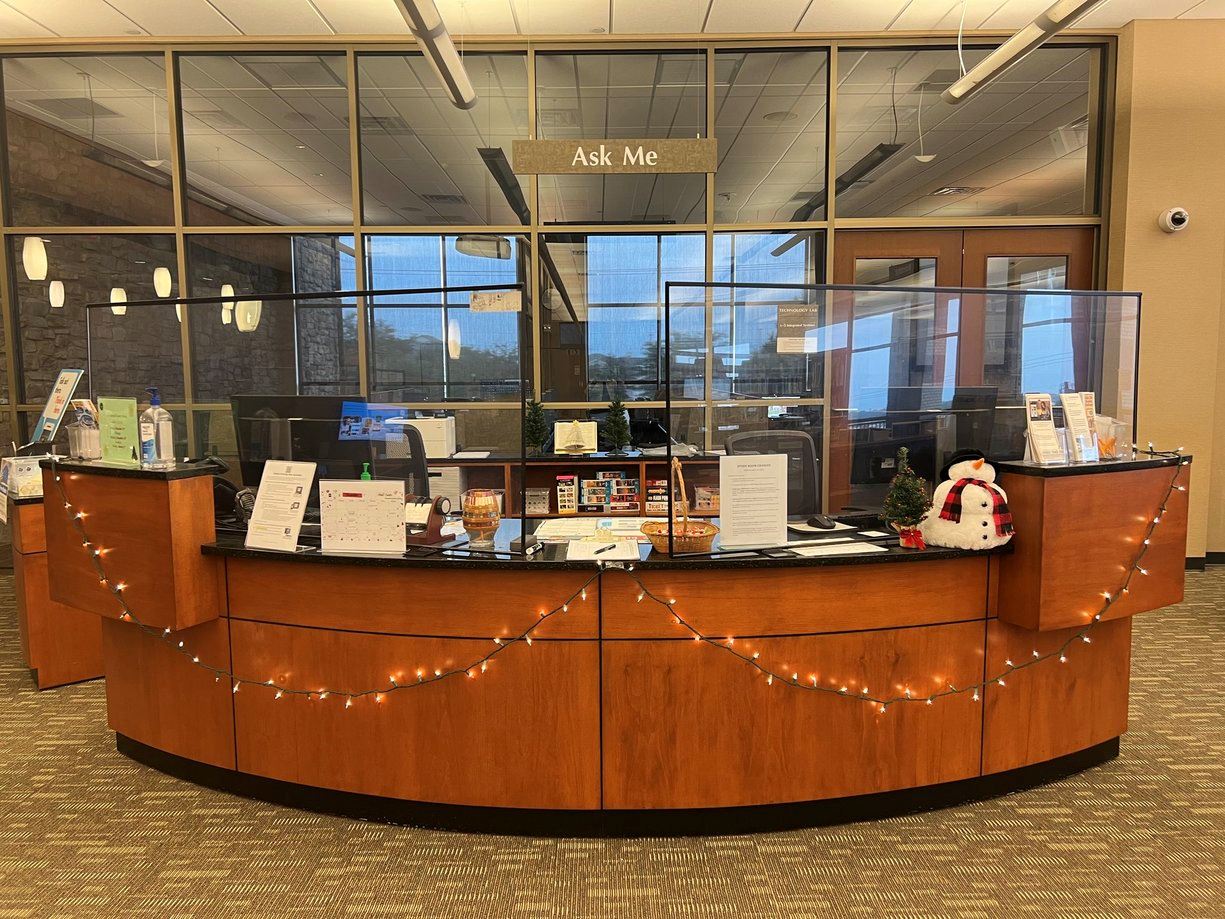 Adult Reference Desk 